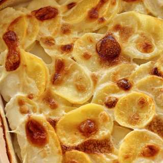 Gratin Dauphinois (French Scalloped Potatoes)
