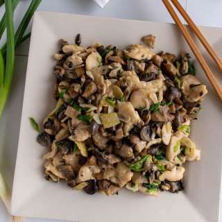 Chinese Stir-Fried Oyster Mushrooms with Chicken