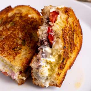 Grilled Cheese with Tomato and Pesto