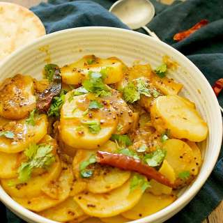 Aloo Bhujia (Pakistani Potato Curry)