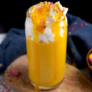 Mango Milkshake (4-ingredient Pakistani Recipe)