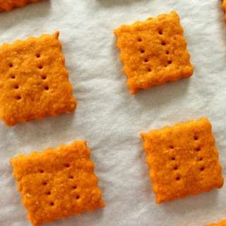 Homemade Cheddar Cheese Crackers