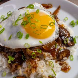 Hawaiian Loco Moco (Hamburger Steak with Gravy)