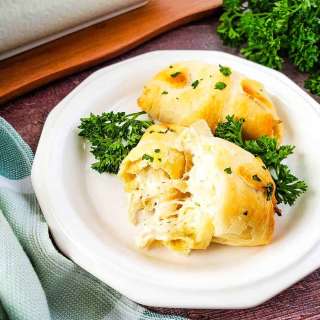 Easy Chicken Stuffed Crescent Rolls with Cream Cheese
