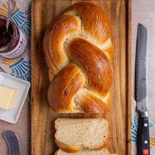 Zopf / Butterzopf (Swiss Braided Bread)
