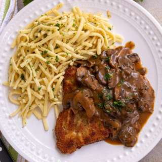Jägerschnitzel (Schnitzel with Mushroom Gravy / Hunter's Schnitzel)