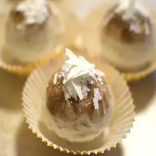 Recipe for Pumpkin Spice White Chocolate Cocoa Bombs