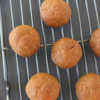 Secret-Ingredient Paleo Gingerbread Cookie Bites - grain-free and vegan