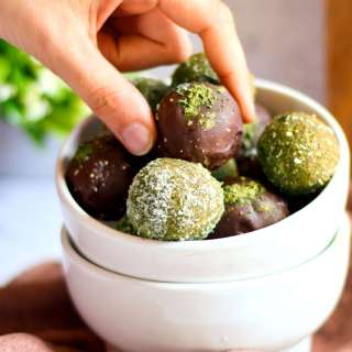 Healthy Matcha Truffles / Matcha Balls
