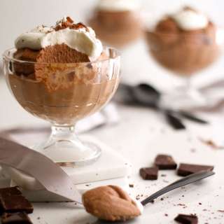 4-Ingredient Chocolate Mousse (Easy, No Eggs Recipe)