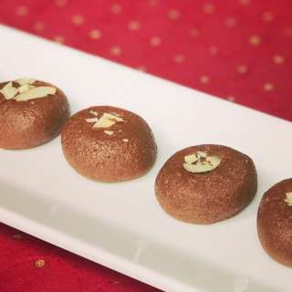 Chocolate Almond Bites (Peda)