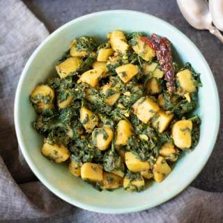 Aloo Palak Recipe (Potato & Spinach Stir Fry)