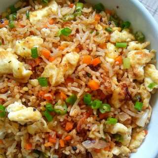 Easy Egg Fried Rice (Chinese Style Takeout Recipe)
