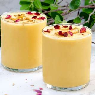 Easy Mango Milkshake (5 Minute Recipe)