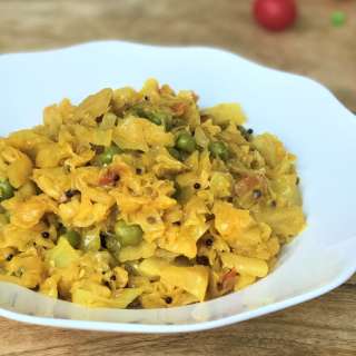 Patta Gobi Matar (Indian Cabbage Subzi)