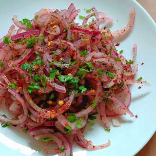 Turkish Sumac Onions Recipe (Marinated Red Onion Salad)