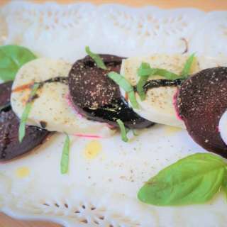 Beet & Mozzarella Salad (with Pressure Cooker Beets)