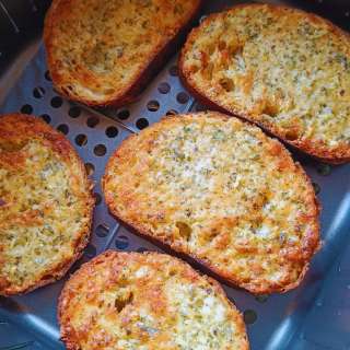Super Easy Garlic Bread Recipe in Air Fryer