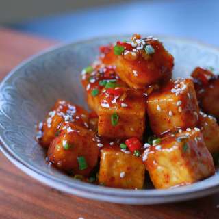 Easy Honey Garlic Tofu (Sweet and Spicy)