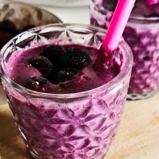 Keto Blueberry Chia Smoothie with Almond Milk