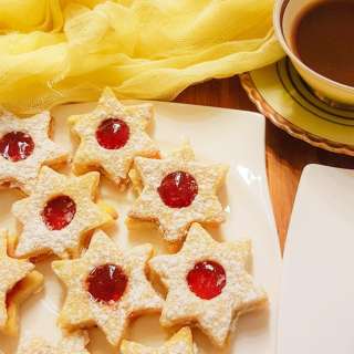 Keto Almond Flour Linzer Cookies