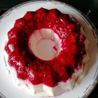 Agar-agar milk pudding with condensed milk and raspberry