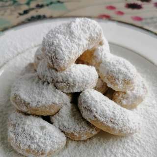 Kue Putri Salju: Indonesian snow white cookies