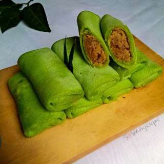 Dadar Gulung: Rolled Pancake With Coconut And Palm Sugar