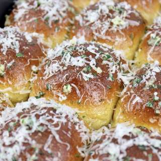 Keto Garlic Rolls