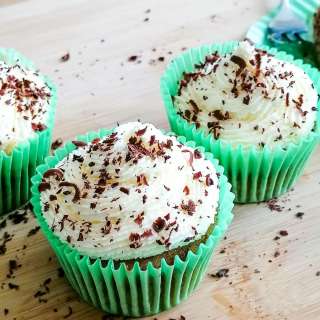 Apple cupcakes with cream cheese frosting