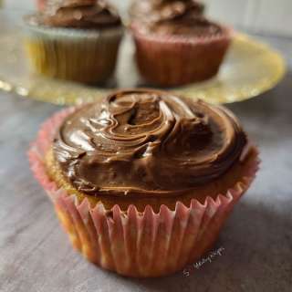 Banana cupcakes with chocolate frosting recipe