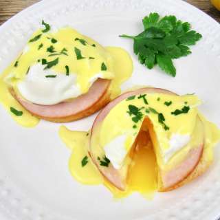 Keto Eggs Benedict