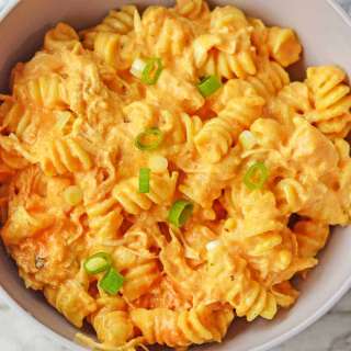 Crock Pot Buffalo Chicken Mac and Cheese