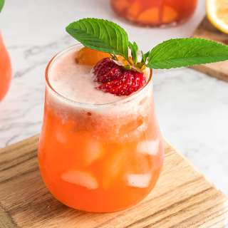 Easy Homemade Strawberry Peach Lemonade With Fresh Juice