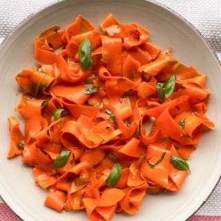 Raw carrot salad