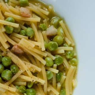Pasta with peas and bacon