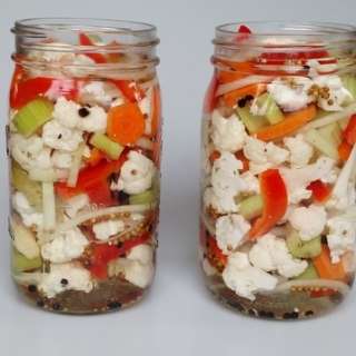 Italian Pickled Vegetables (Giardiniera)