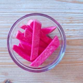 Middle Eastern Pickled Turnips