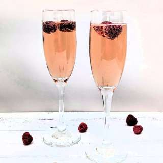 Kir Imperial (Champagne & Chambord)