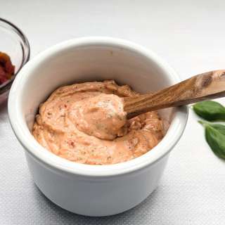 Roasted Garlic Sun-Dried Tomato Aioli
