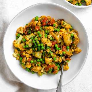 Cauliflower and Potato Curry (Aloo Gobi) 