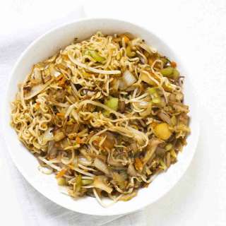 Veggie Chow Mein | Cheap Plant-Based Meal