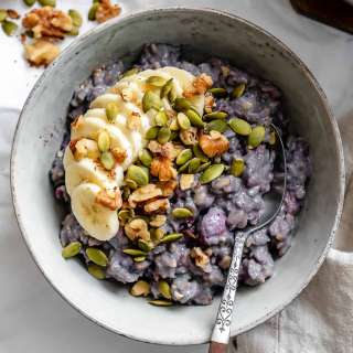 How to Cook Oatmeal on The Stove [+ Flavor Variations]