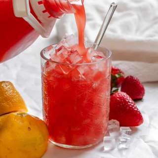 Fresh Strawberry Lemonade [5 Minute Recipe]