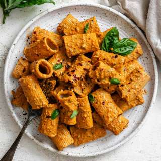 Red Pepper and Sun-Dried Tomato Pesto Pasta (Red Pesto Pasta)