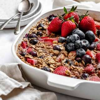 Vegan Baked Oatmeal [With Berries]