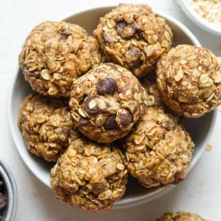 
No Bake Peanut Butter Oatmeal Balls