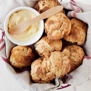 Cinnamon Apple Muffins