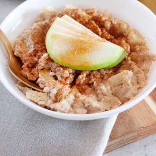 Overnight Crockpot Oatmeal with Apples & Cinnamon
