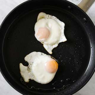 How to Flip a Fried Egg